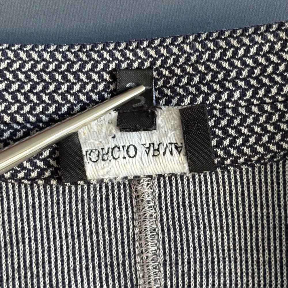 Giorgio Armani Black Label - Herringbone Knit Navy Blazer | Sz 48 | 3 Button - Picture 9 of 10